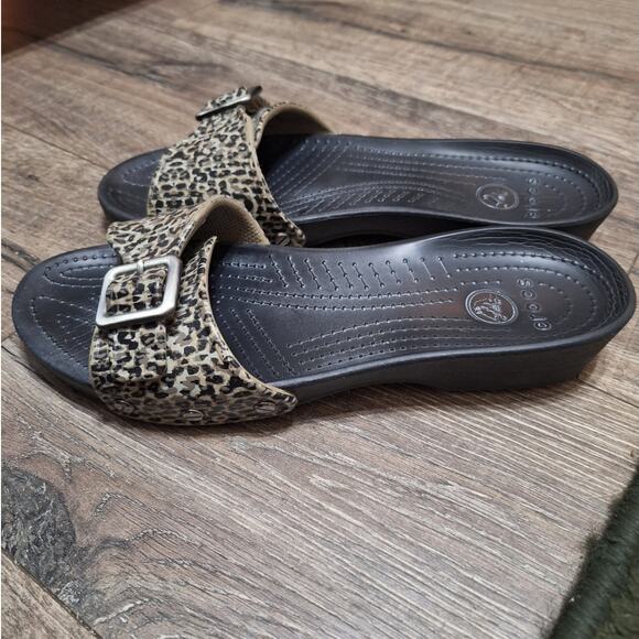 CROCS Shoes - Crocs Sarah leopard slide sandals Women’s 9